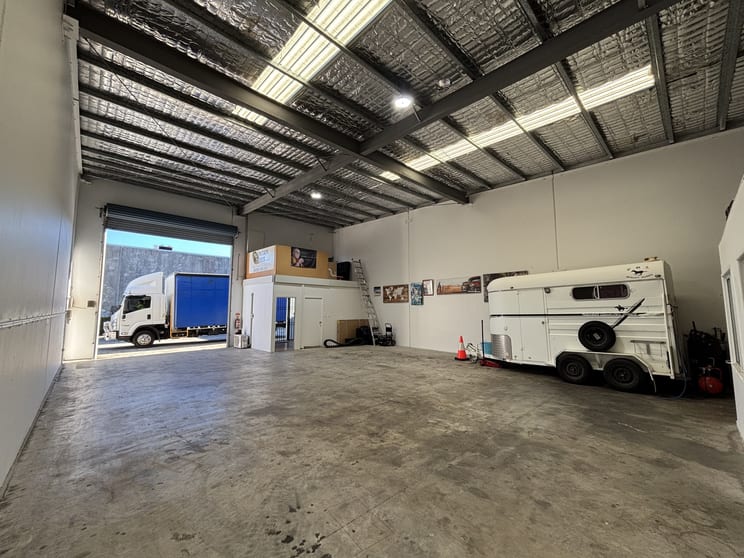 Click to view all images 3/4 Resources Court Molendinar QLD 4214 - Image 3