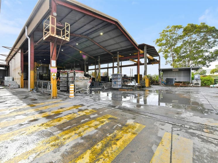 Click to view all images 4-8 Field Close Moorebank NSW 2170 - Image 2