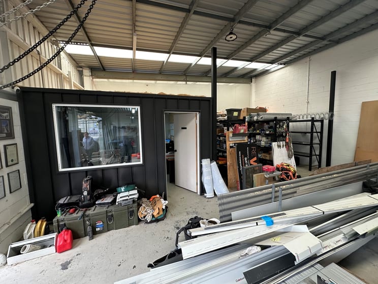 Click to view all images 3/106b Industrial Road Oak Flats NSW 2529 - Image 3