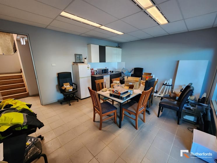 Click to view all images 114 Munro Avenue Sunshine North VIC 3020 - Image 3