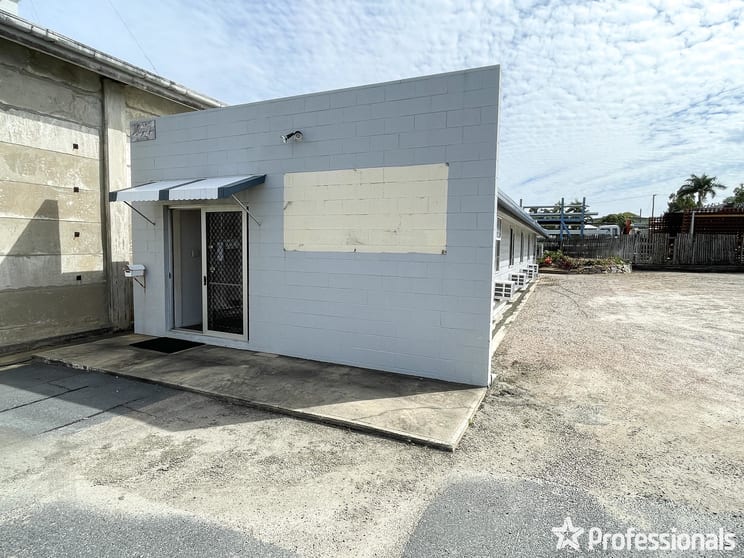 Click to view all images 54a Powell Street Bowen QLD 4805 - Image 1