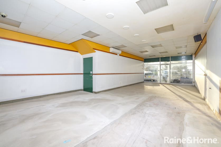 Click to view all images 104 William Street Bathurst NSW 2795 - Image 3