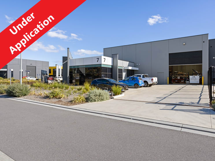 Click to view all images 7 Bayport Court Mornington VIC 3931 - Image 1