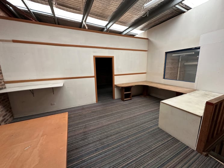 Click to view all images 2/13 Ralph Black Drive North Wollongong NSW 2500 - Image 3