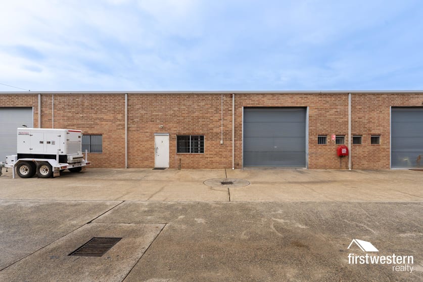 Click to view all images 3/233 Bank Street Welshpool WA 6106 - Image 1