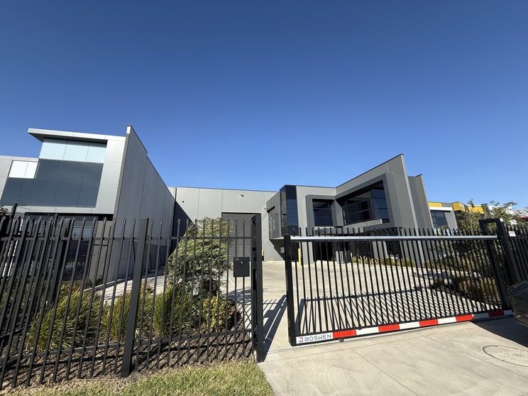 Click to view all images 23 Bass Court Keysborough VIC 3173 - Image 3