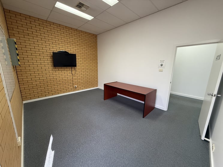 Click to view all images 2A/8 Wiluna Street Fyshwick ACT 2609 - Image 3