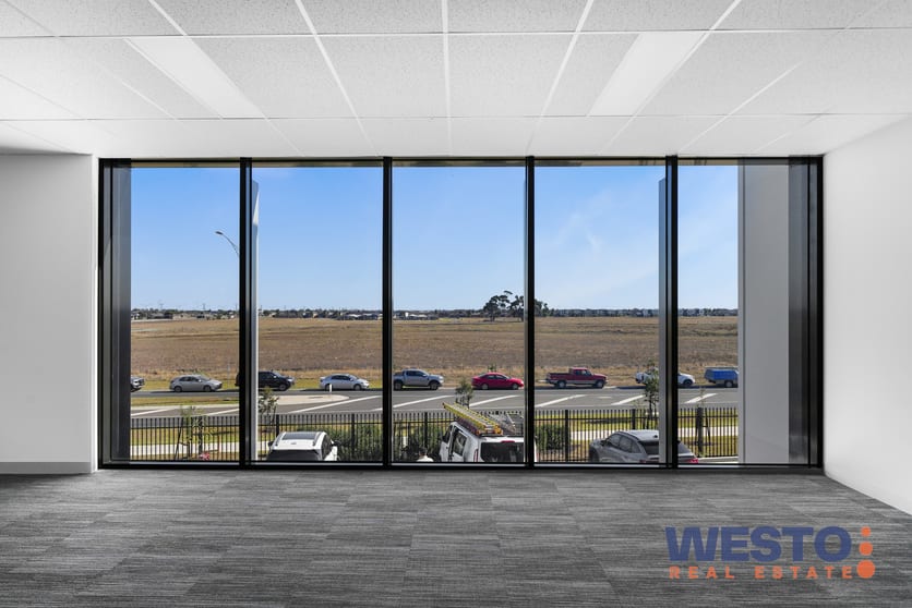 Click to view all images 18/43 Bonview Circuit Truganina VIC 3029 - Image 2