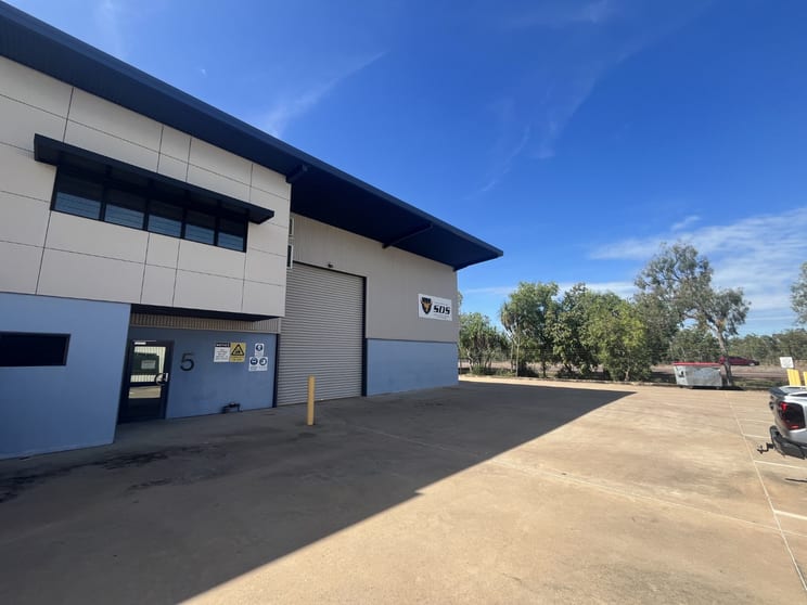 Click to view all images 5/124 Coonawarra Road Winnellie NT 0820 - Image 1