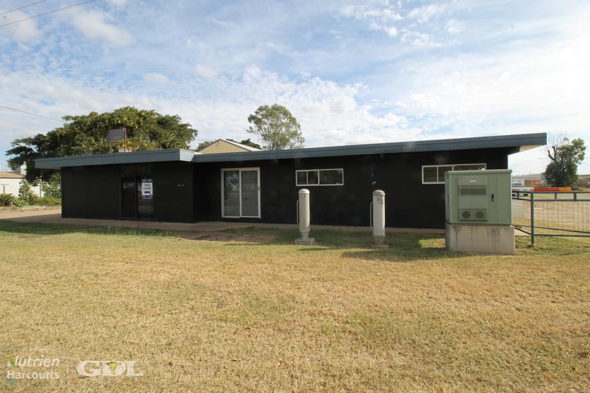 Click to view all images 37 Macaulay Road Emerald QLD 4720 - Image 2