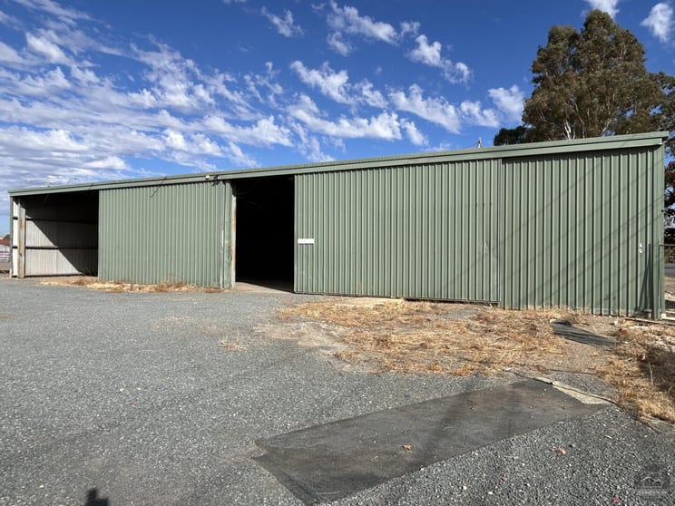 Click to view all images 27 Hoskin Street Shepparton VIC 3630 - Image 3