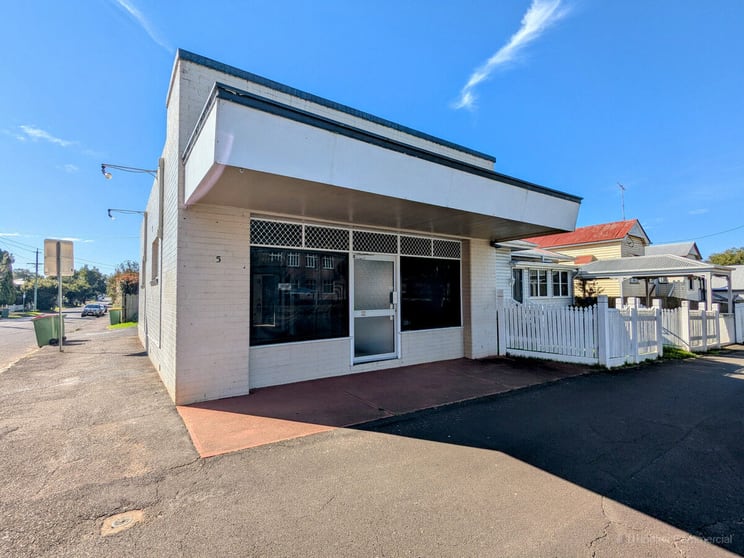 Click to view all images 25 Taylor Street Toowoomba City QLD 4350 - Image 1