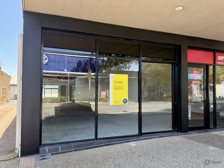 Click to view all images 2/89 Edith Street Wynnum QLD 4178 - Image 2