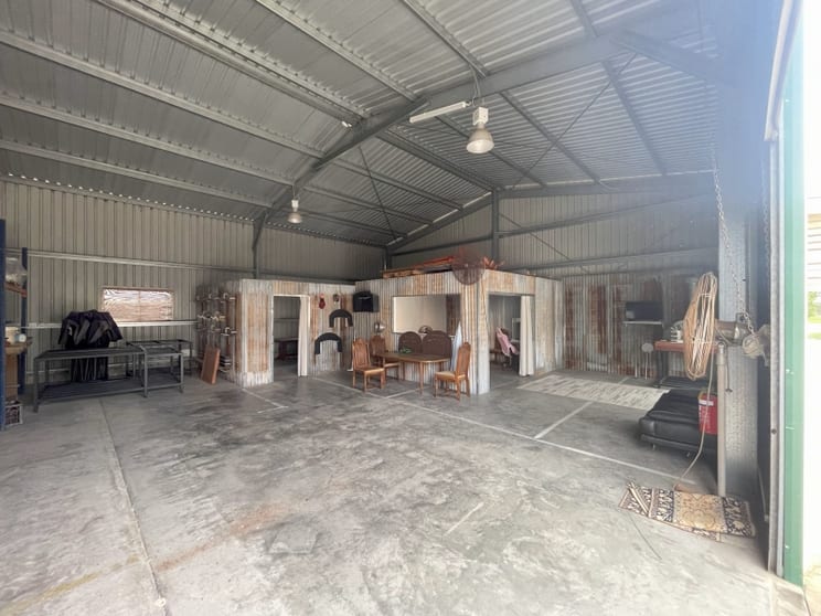 Click to view all images 8 Lucas Court St Helens QLD 4356 - Image 3