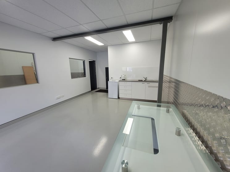 Click to view all images Unit 31/249 Shellharbour Road Port Kembla NSW 2505 - Image 3