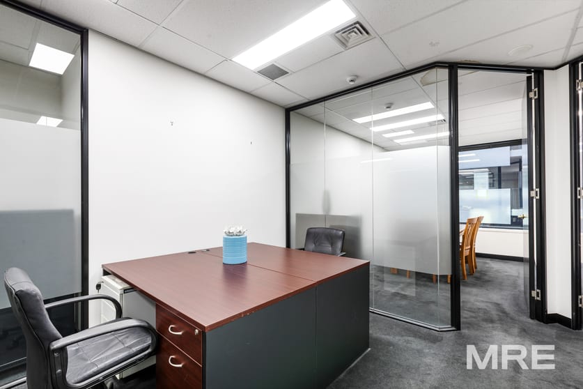 Click to view all images 213/566 St Kilda Road Melbourne VIC 3004 - Image 3