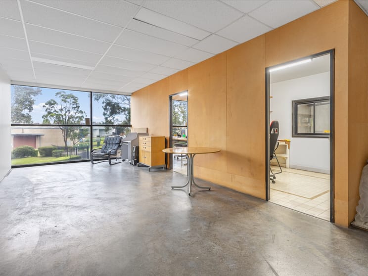 Click to view all images 1/11-13 Potter Close Wetherill Park NSW 2164 - Image 3