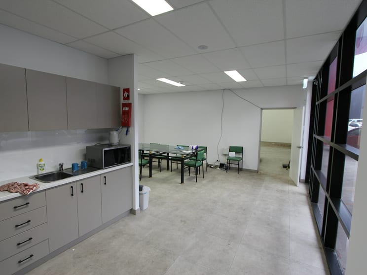 Click to view all images 3/6 Exchange Parade Smeaton Grange NSW 2567 - Image 2