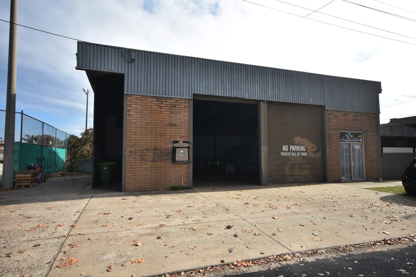 Click to view all images 2/581 Hovell Street South Albury NSW 2640 - Image 1