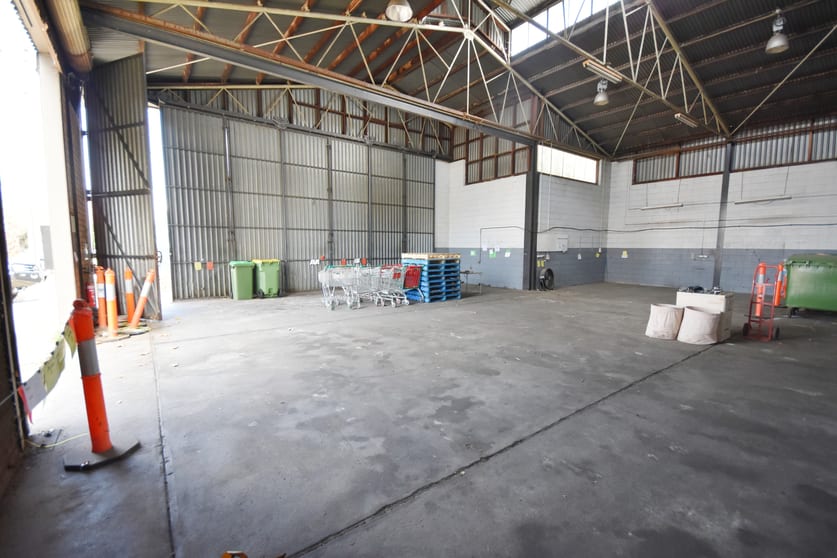 Click to view all images 2/581 Hovell Street South Albury NSW 2640 - Image 2