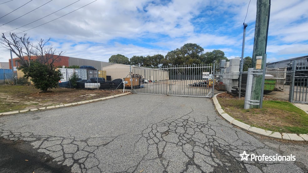 Click to view all images 7 Harris Road Malaga WA 6090 - Image 1