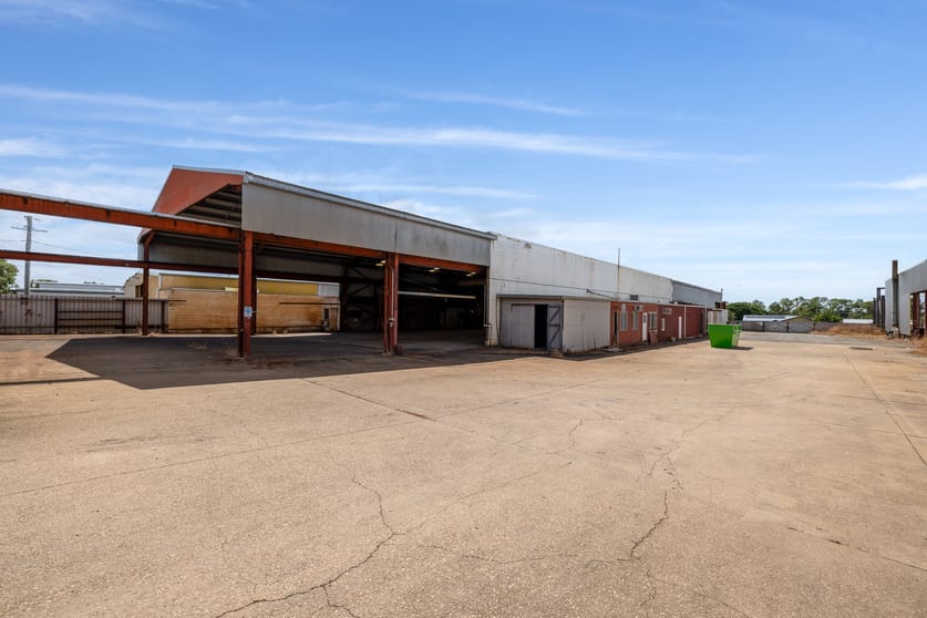 Click to view all images 352-354 Stuart Drive Wulguru QLD 4811 - Image 5
