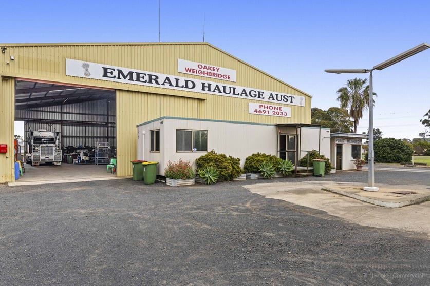 Click to view all images 39-51 Queen Street Oakey QLD 4401 - Image 1
