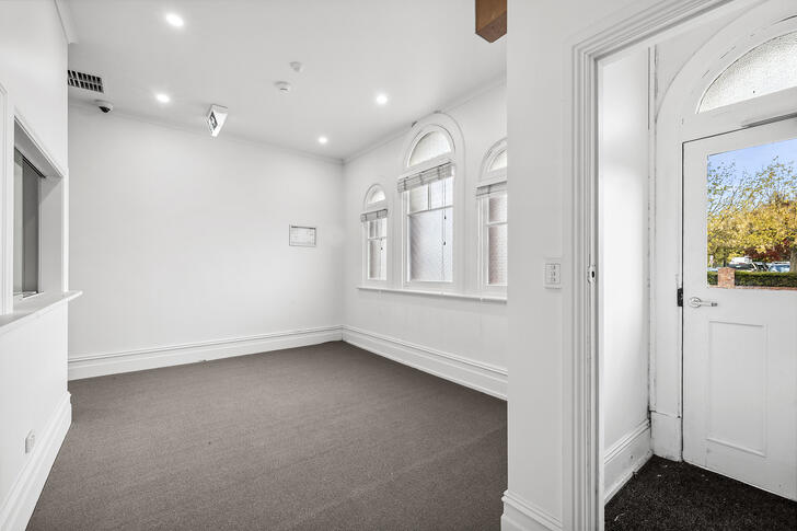 Click to view all images 2 Jennings Street Street Kyneton VIC 3444 - Image 2