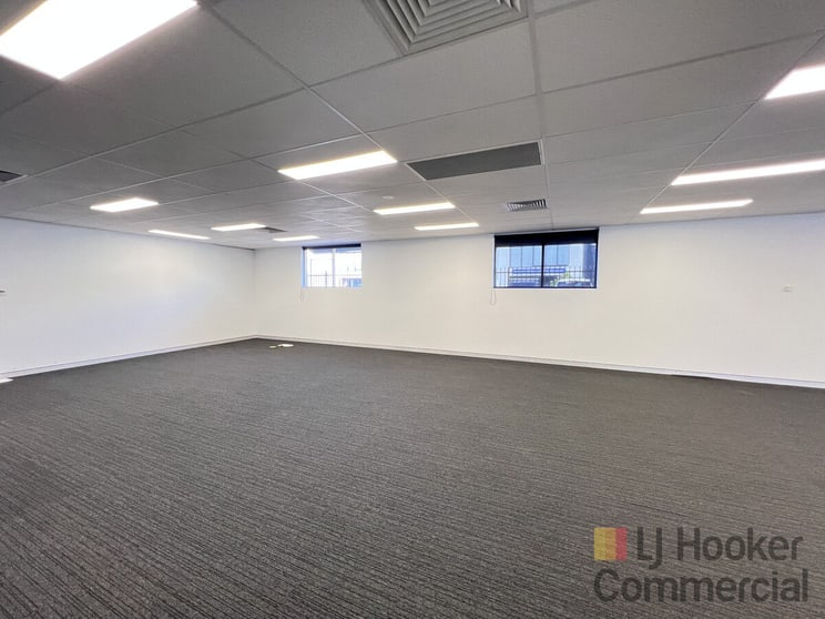 Click to view all images 2/1 Pioneer Avenue Tuggerah NSW 2259 - Image 2