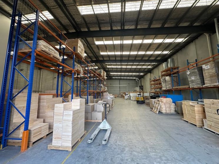 Click to view all images Whole Building/4 Lakewood Boulevard Carrum Downs VIC 3201 - Image 2