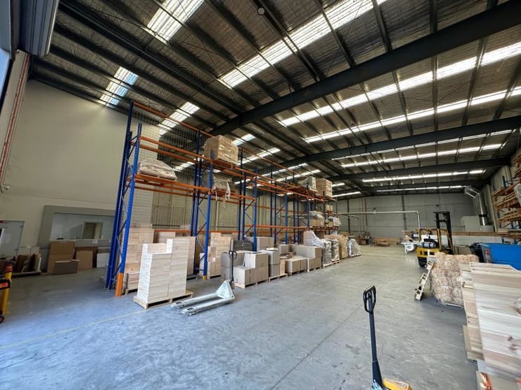 Click to view all images Whole Building/4 Lakewood Boulevard Carrum Downs VIC 3201 - Image 3