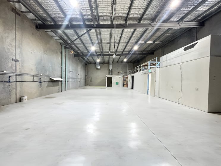 Click to view all images 4/18 Industry Drive Tweed Heads South NSW 2486 - Image 1