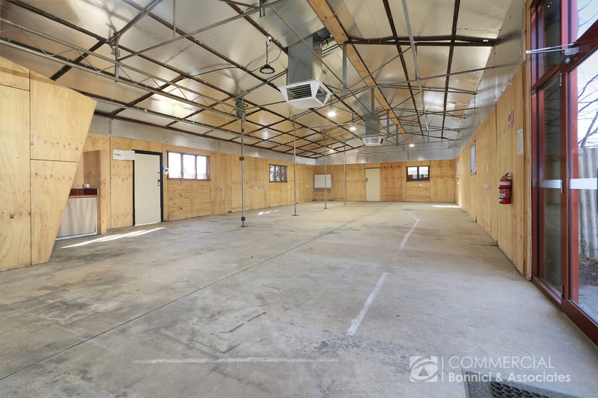 Click to view all images Rear Shed, Loch Street Beechworth VIC 3747 - Image 2