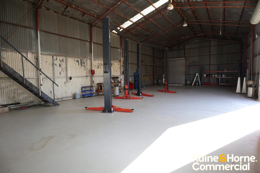 Click to view all images 377 Edward Street Wagga Wagga NSW 2650 - Image 3