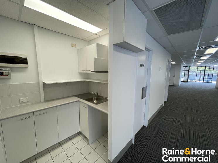 Click to view all images 232 Boundary Street Spring Hill QLD 4000 - Image 3