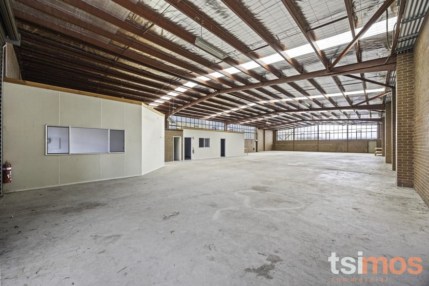 Click to view all images 67 Taunton Drive Cheltenham VIC 3192 - Image 3