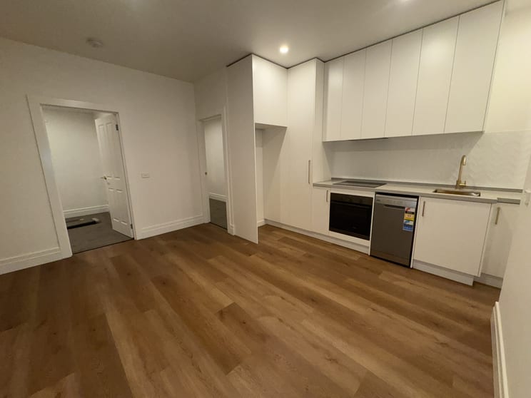 Click to view all images 418 Centre Road Bentleigh VIC 3204 - Image 3