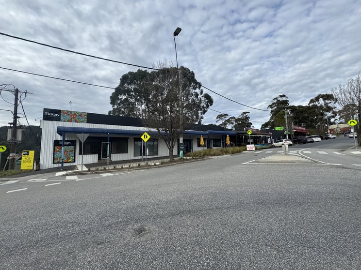 Click to view all images 1 Bayview Road Belgrave VIC 3160 - Image 2