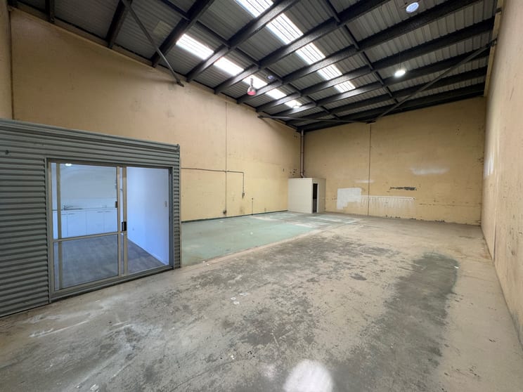 Click to view all images 4/8 Progress Road Maroochydore QLD 4558 - Image 2