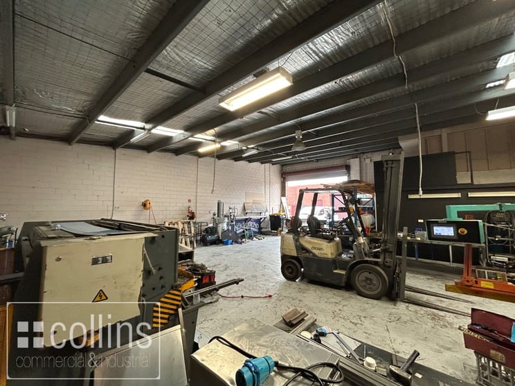 Click to view all images 2 / 5 Olive Grove Keysborough VIC 3173 - Image 3