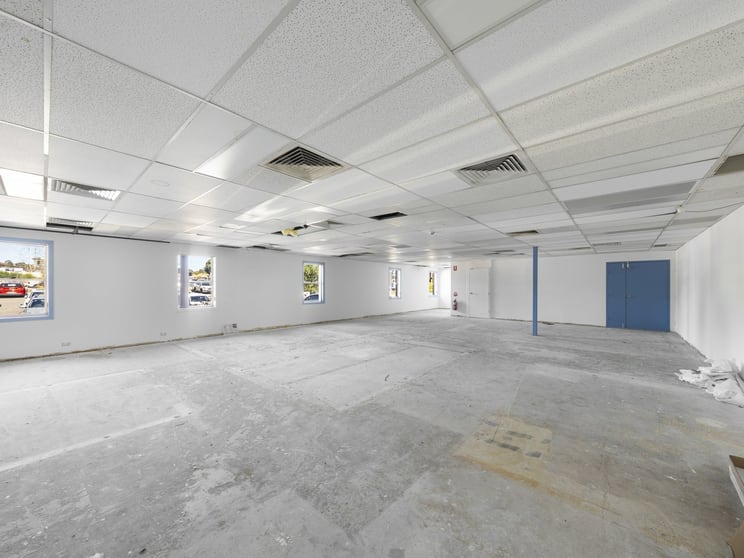 Click to view all images 6/300 Queen Street Campbelltown NSW 2560 - Image 1