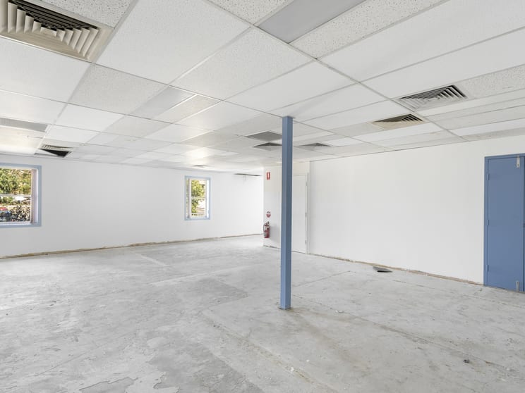 Click to view all images 6/300 Queen Street Campbelltown NSW 2560 - Image 2