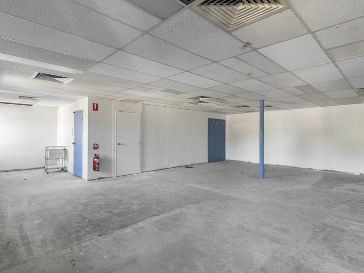 Click to view all images 6/300 Queen Street Campbelltown NSW 2560 - Image 3