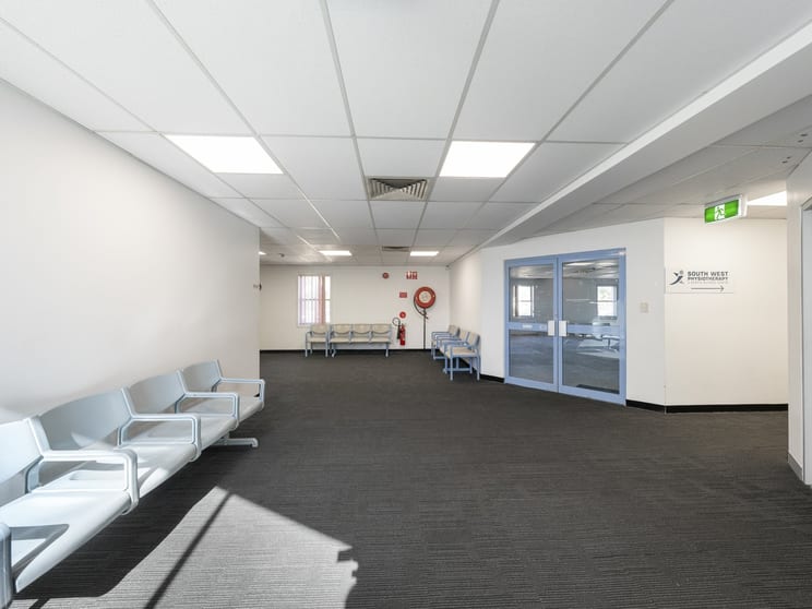 Click to view all images 4/300 Queen Street Campbelltown NSW 2560 - Image 1