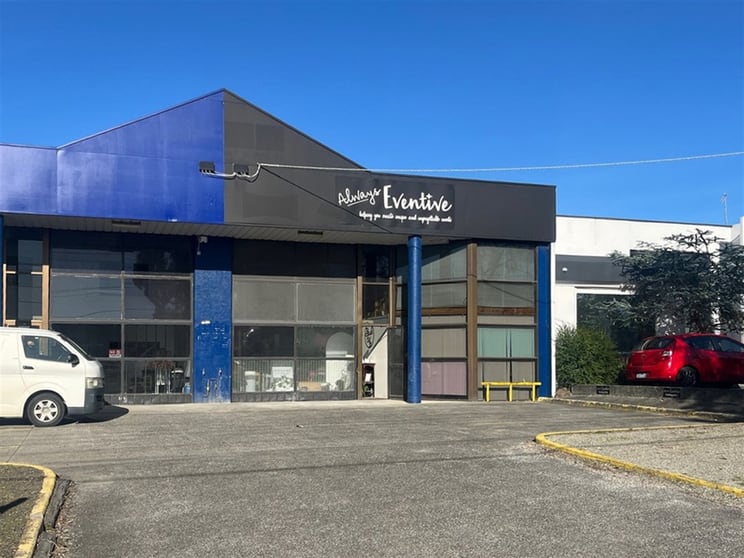 Click to view all images 2/28 Lacey Street Croydon VIC 3136 - Image 2