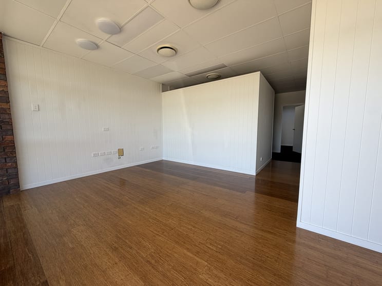 2/153 Old Cleveland Road Capalaba QLD 4157 - Image 2