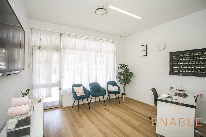 Click to view all images 4/35 Southwell Crescent Hamilton Hill WA 6163 - Image 2