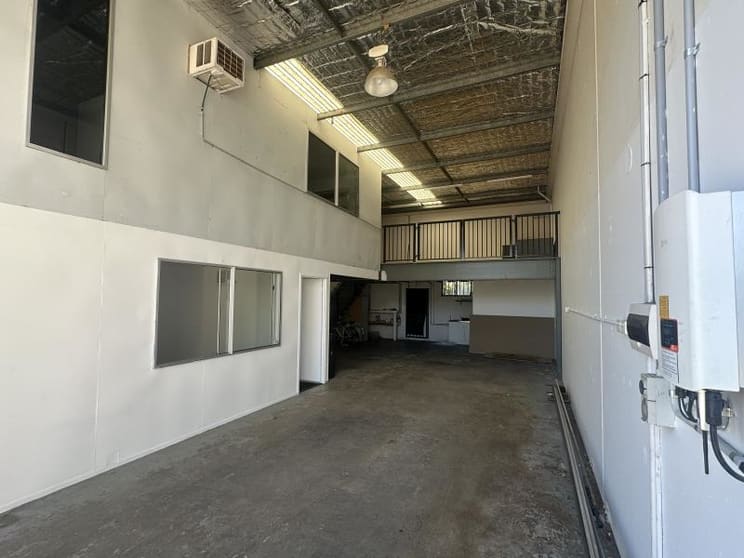 Click to view all images Unit 5/34 Ereton Drive Arundel QLD 4214 - Image 2