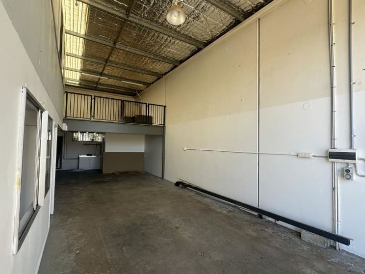 Click to view all images Unit 5/34 Ereton Drive Arundel QLD 4214 - Image 3