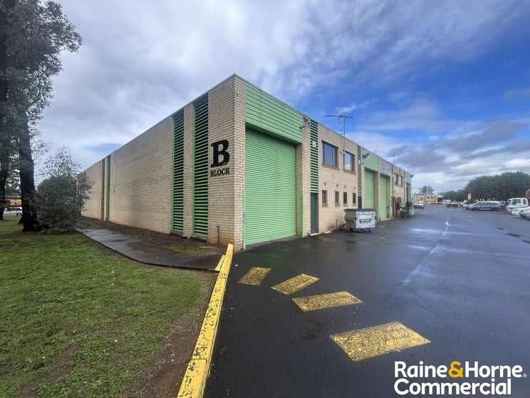 Click to view all images Unit 1B/4 Louise Avenue Ingleburn NSW 2565 - Image 2